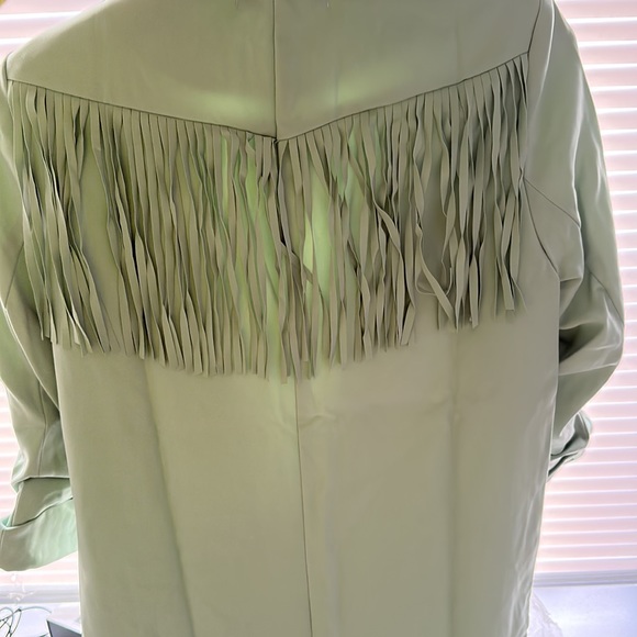 Can’t return because I waited too long to return. - Picture 2 of 4